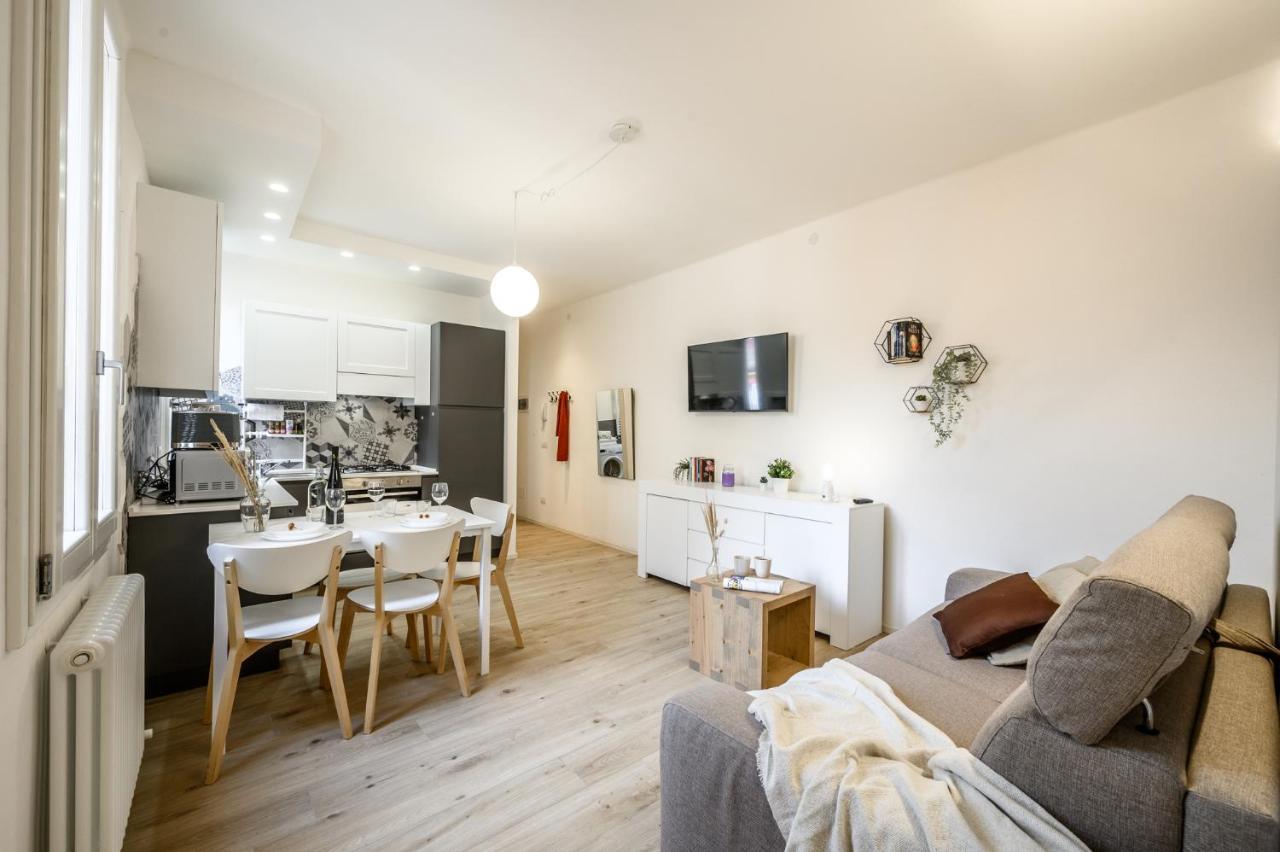 Nella Corte Del Mulino, 1 Passo Dal Centro Con Parcheggio Modène Extérieur photo