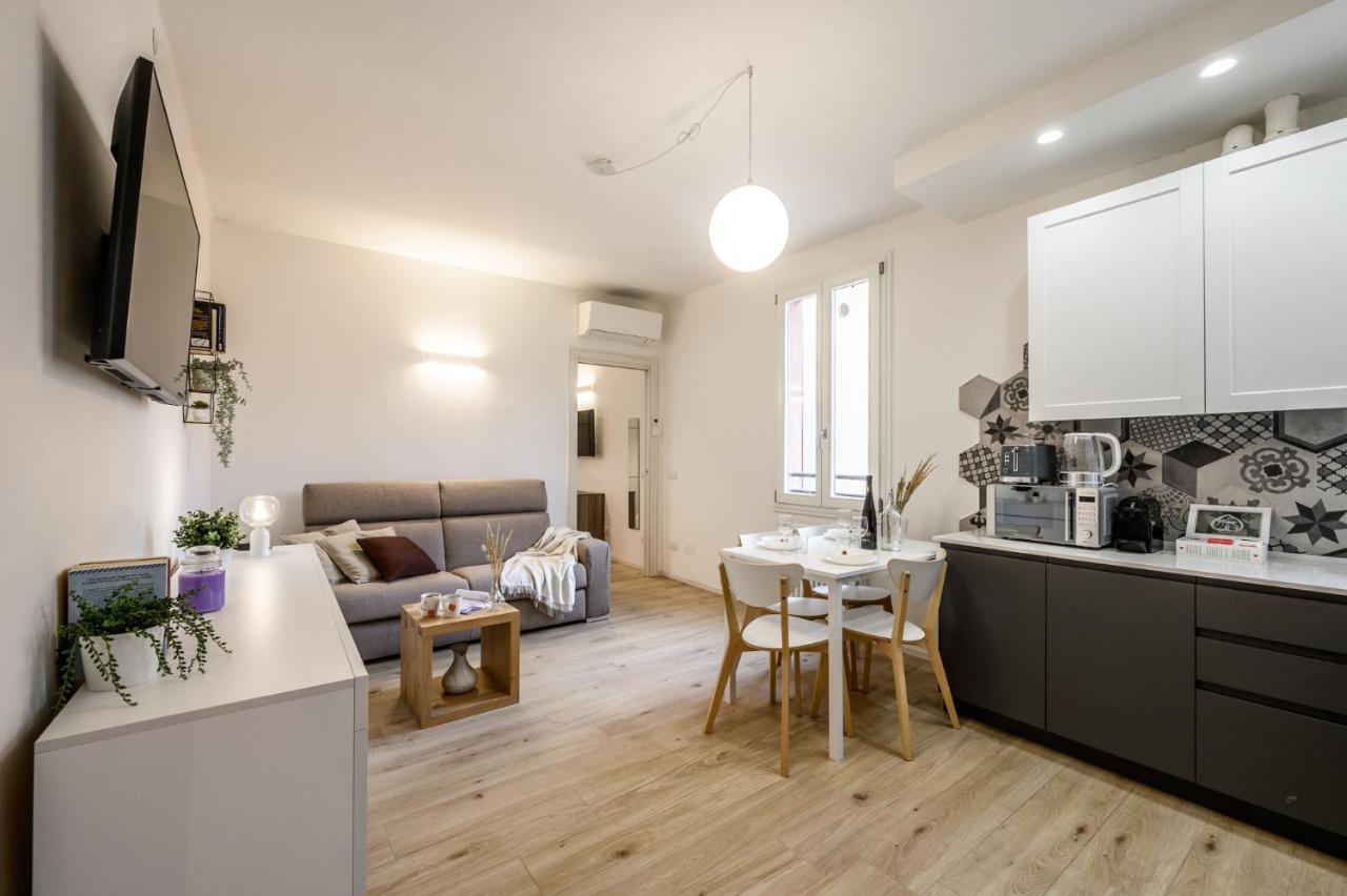 Nella Corte Del Mulino, 1 Passo Dal Centro Con Parcheggio Modène Extérieur photo