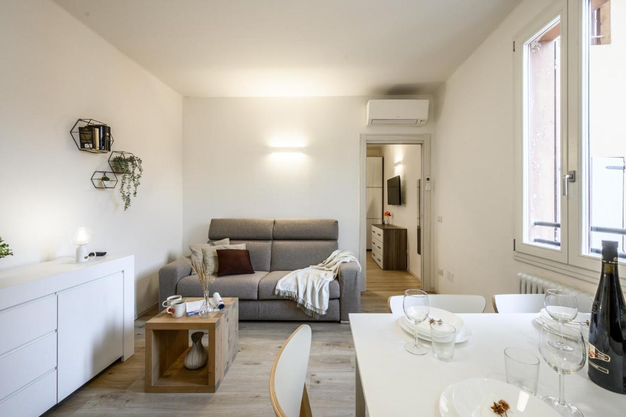 Nella Corte Del Mulino, 1 Passo Dal Centro Con Parcheggio Modène Extérieur photo